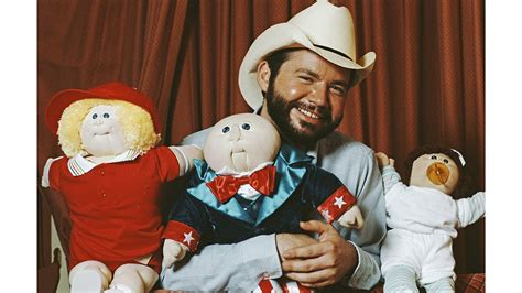 Xavier Roberts' Cabbage Patch Kids Craze: A 1980s Phenomenon That Triggered Mass Hysteria and Toy Store Chaos